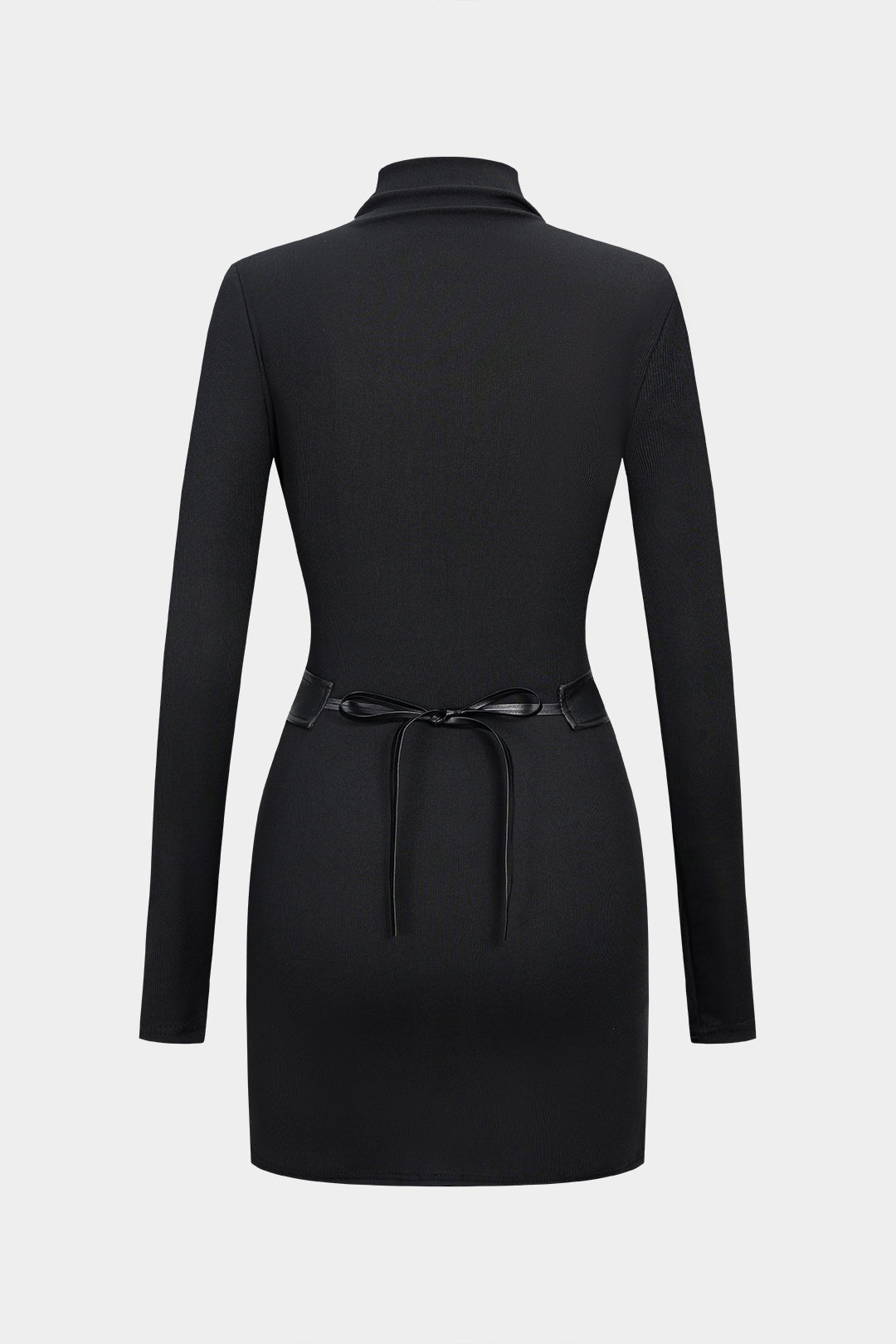 Sukienka mini z golfem i skórzanym pasem