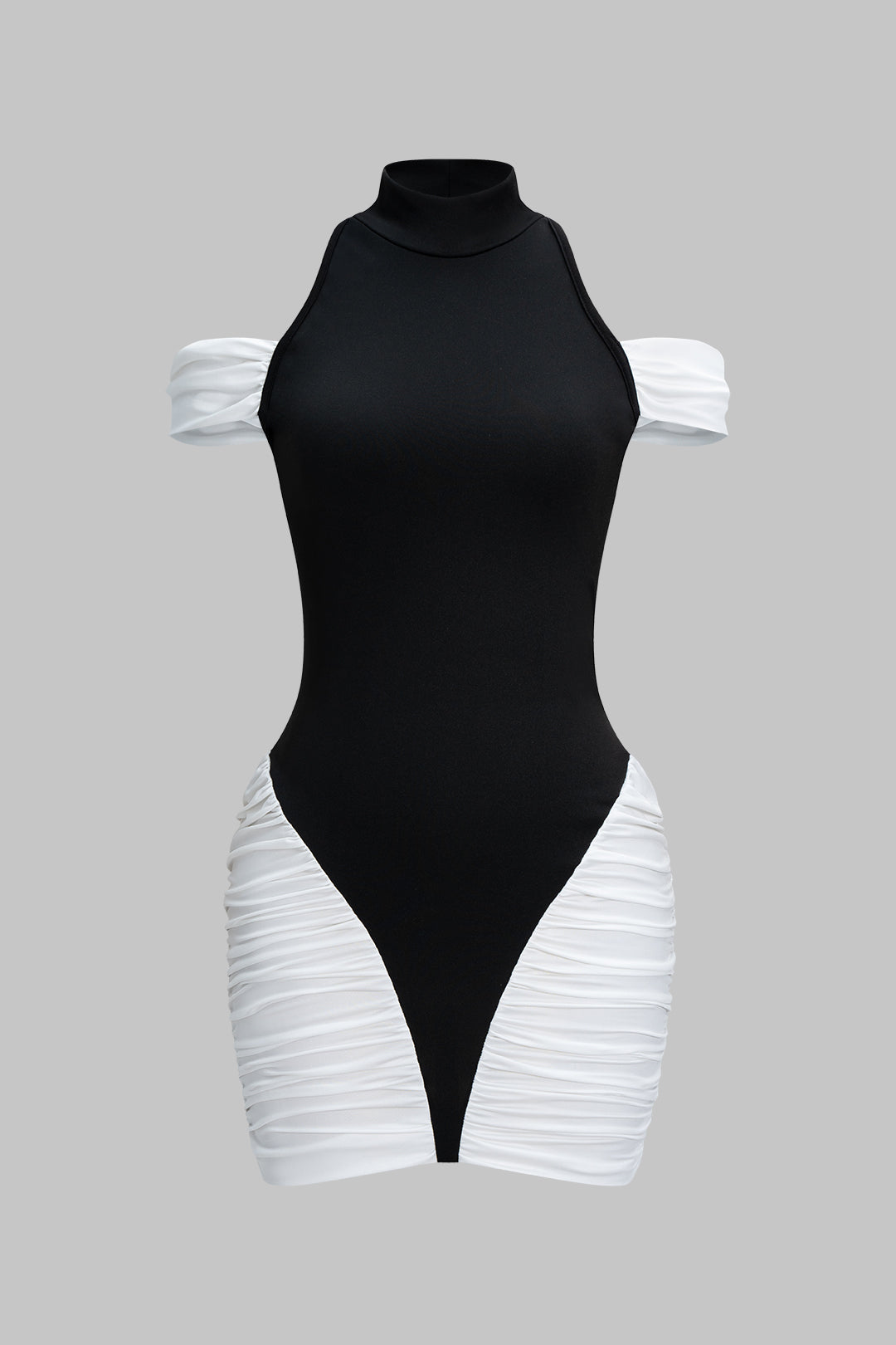 Sukienka mini z marszczeniami i odkrytymi ramionami