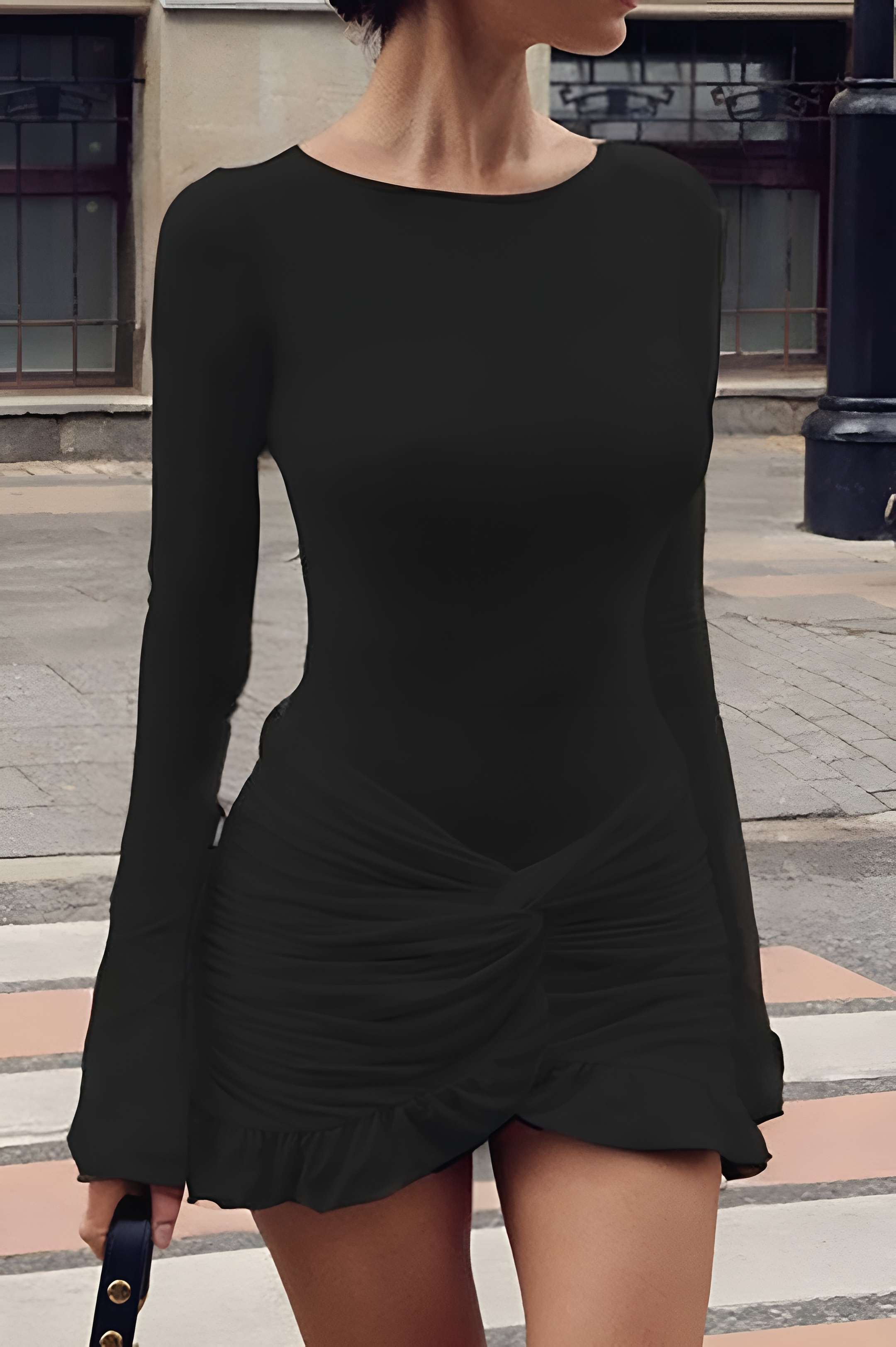 Sukienka mini z marszczeniem i długim rękawem