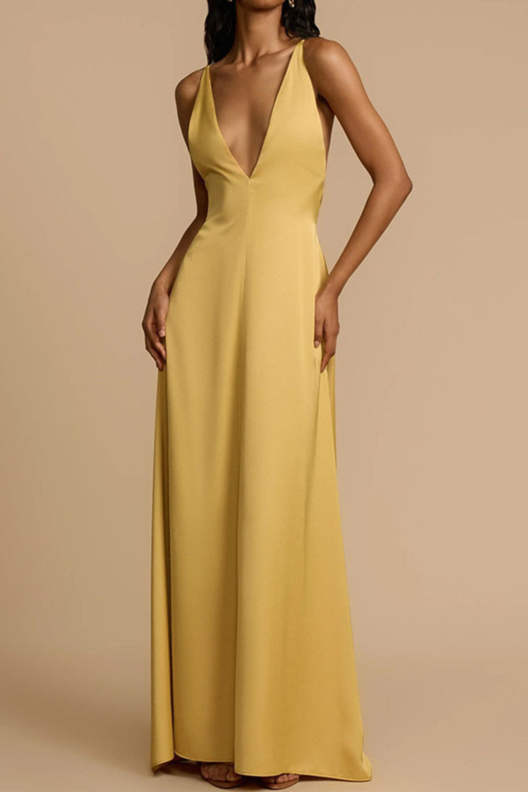 Sukienka wieczorowa z głębokim dekoltem maxi