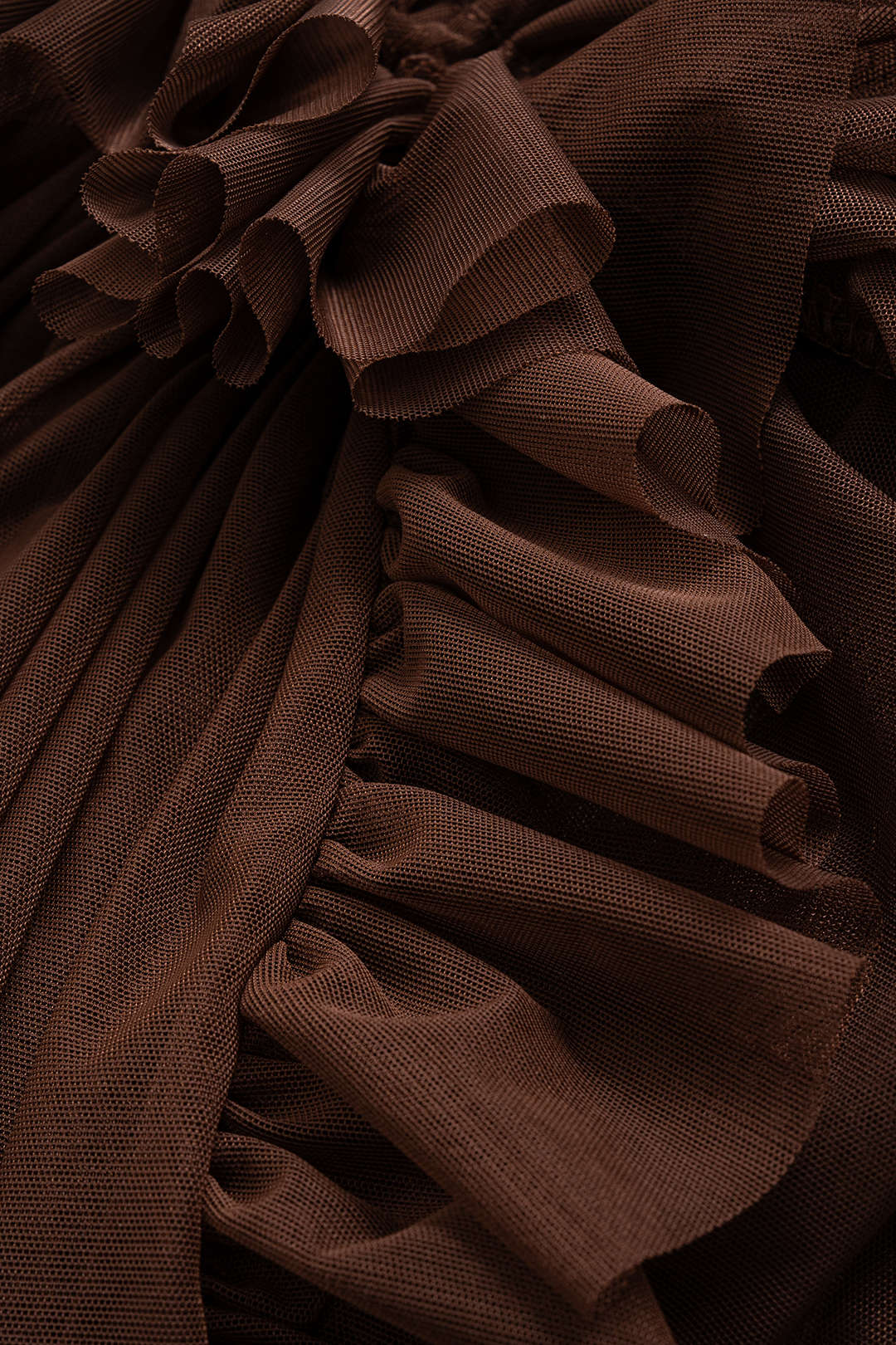 Sukienka wieczorowa z marszczeniami i falbanami