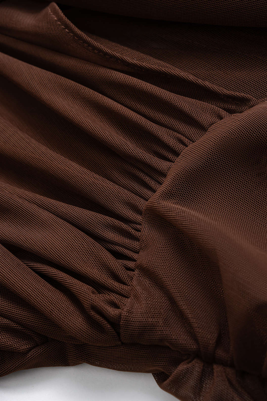 Sukienka wieczorowa z marszczeniami i falbanami