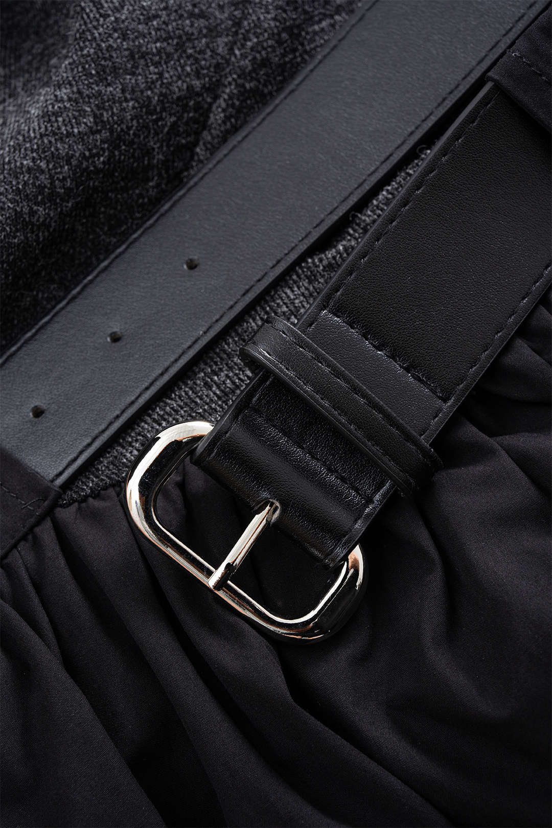 Sukienka z golfem i rozkloszowaną spódnicą