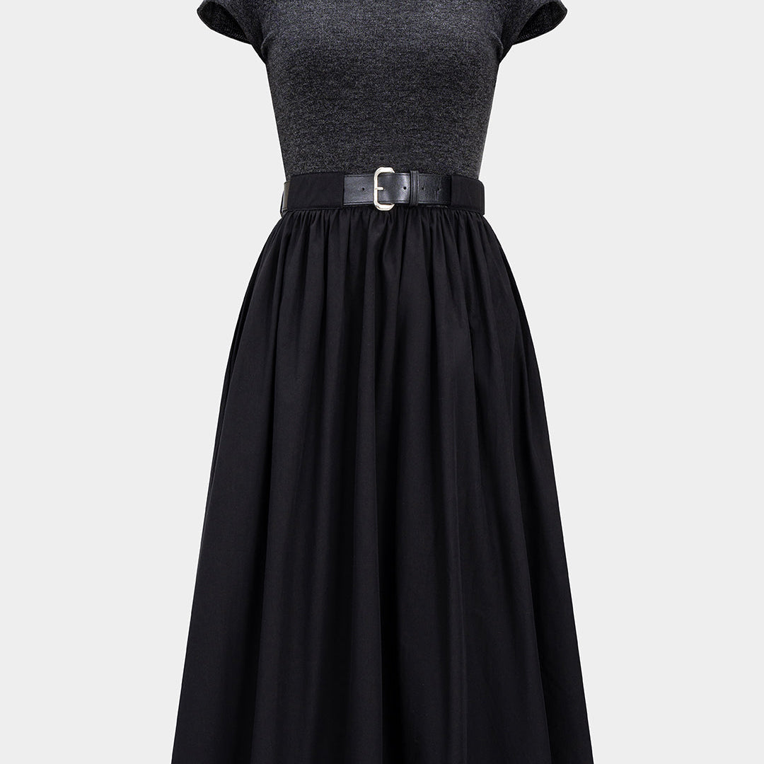 Sukienka z golfem i rozkloszowaną spódnicą