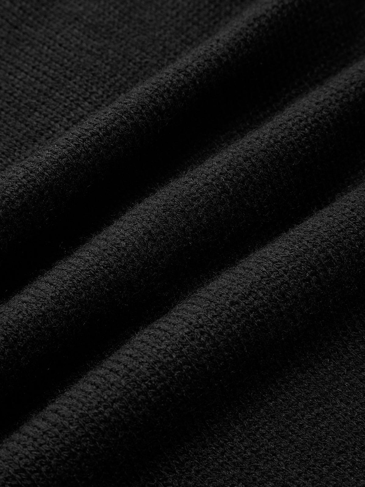 Sweter asymetryczny z warkoczowym splotem i golfem