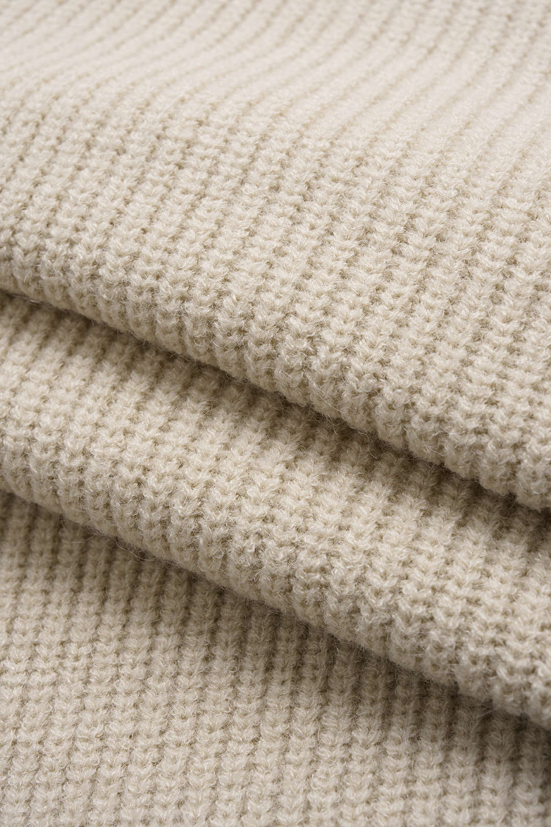 Sweter asymetryczny z wysokim kołnierzem