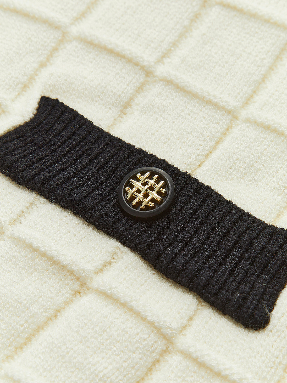 Sweter damski krótki z kieszeniami ozdobnymi