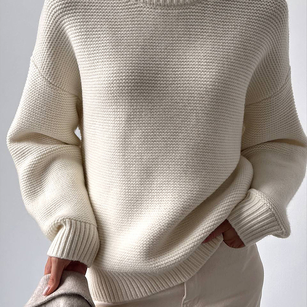 Sweter damski oversize z prążkowanymi mankietami