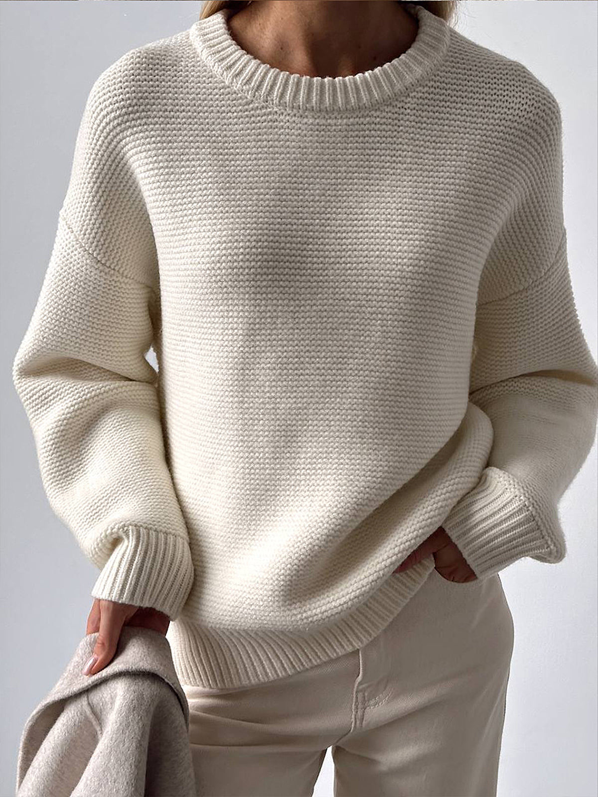 Sweter damski oversize z prążkowanymi mankietami