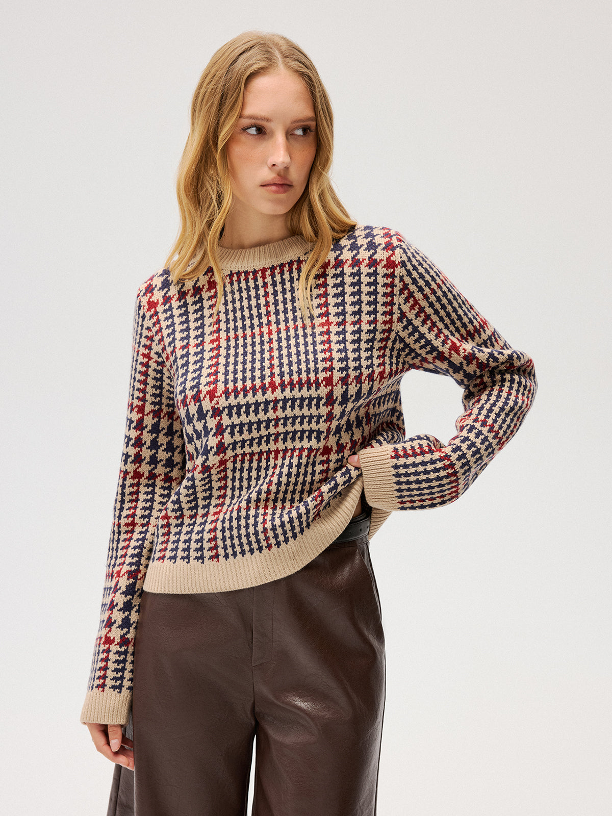 Sweter damski z geometrycznym wzorem retro