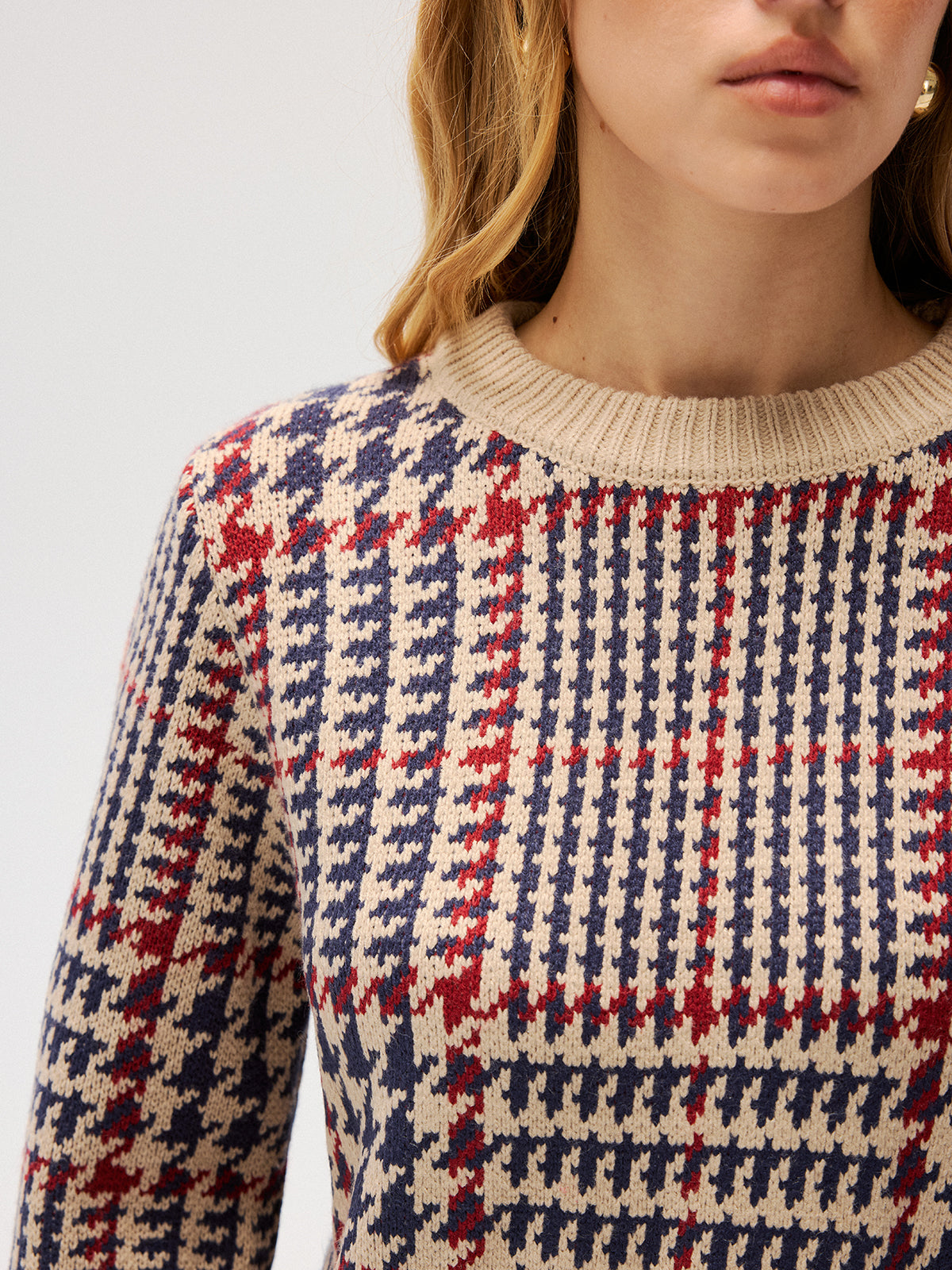 Sweter damski z geometrycznym wzorem retro
