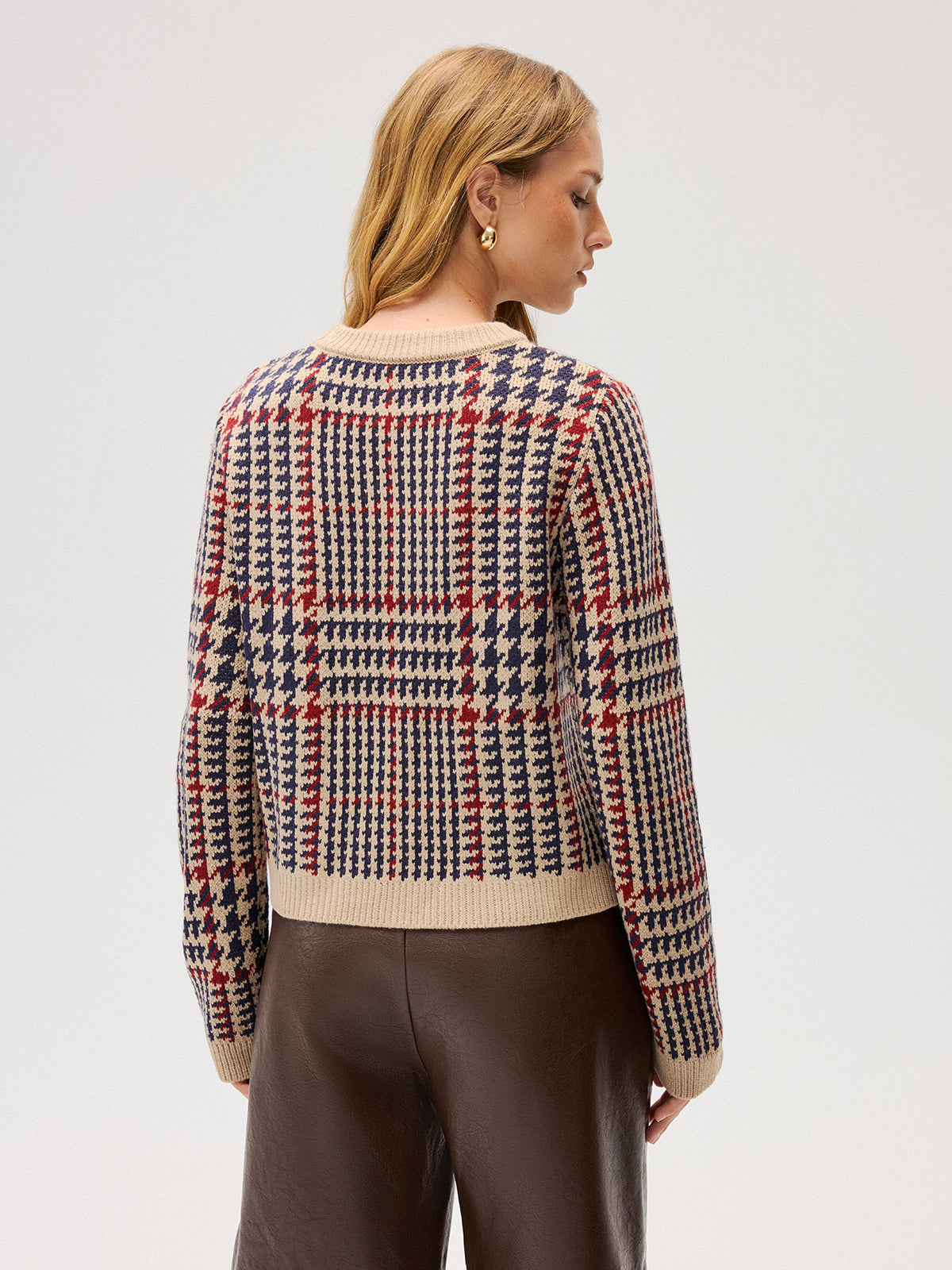 Sweter damski z geometrycznym wzorem retro