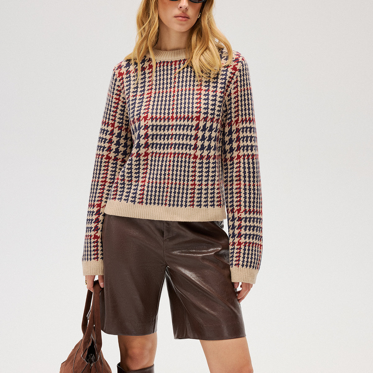 Sweter damski z geometrycznym wzorem retro