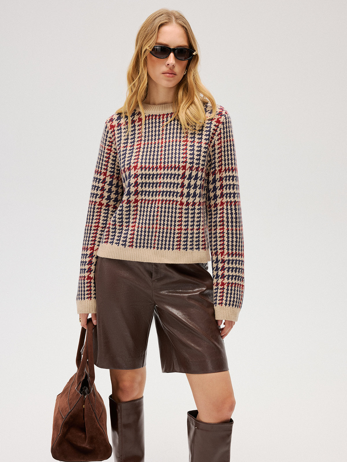 Sweter damski z geometrycznym wzorem retro