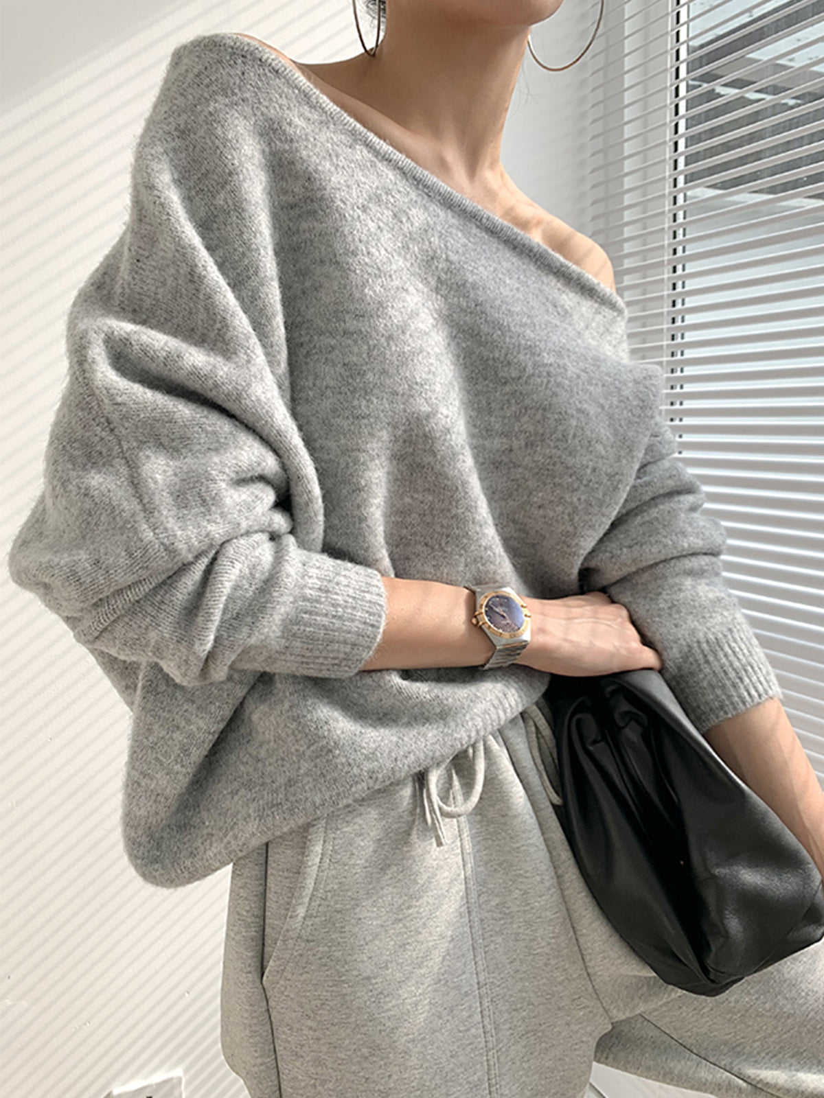 Sweter damski z odkrytym ramieniem casualowy