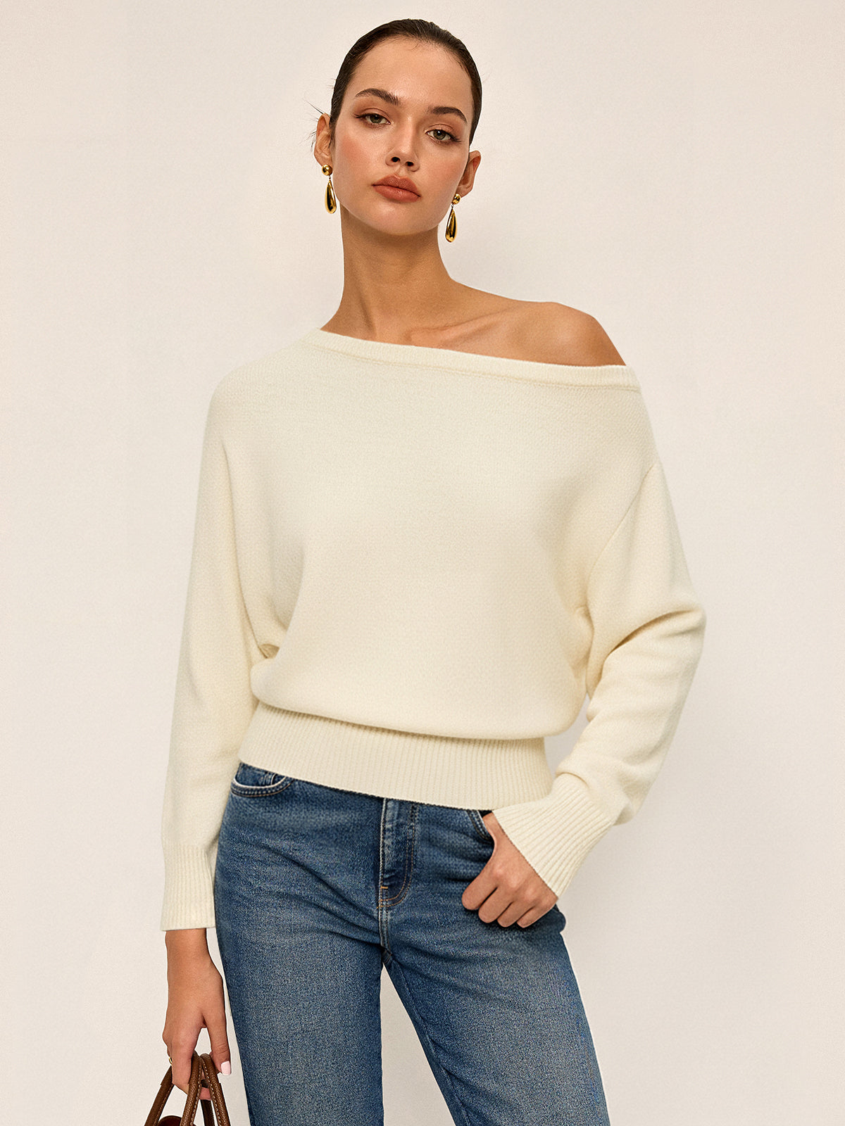 Sweter damski z odkrytym ramieniem casualowy