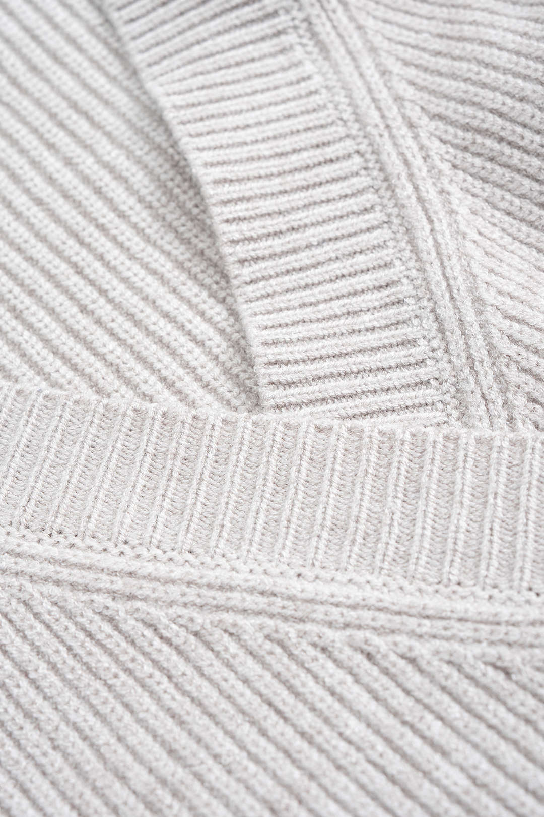 Sweter kopertowy z ozdobnymi guzikami