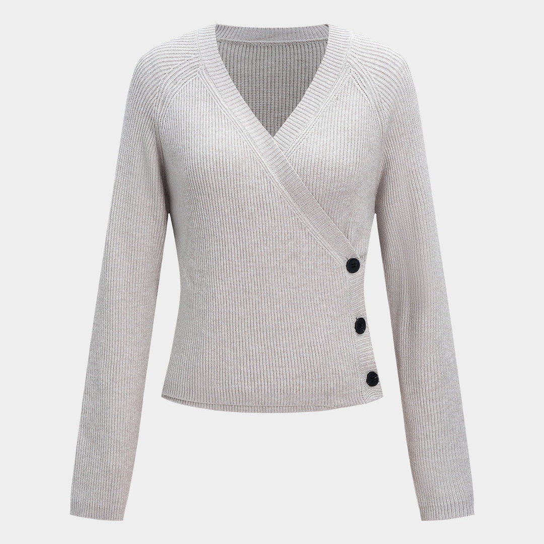 Sweter kopertowy z ozdobnymi guzikami