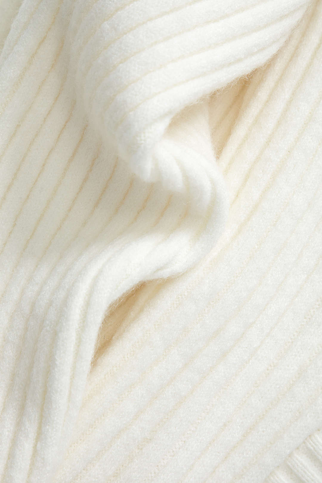 Sweter krótki z guzikami i dekoltem V