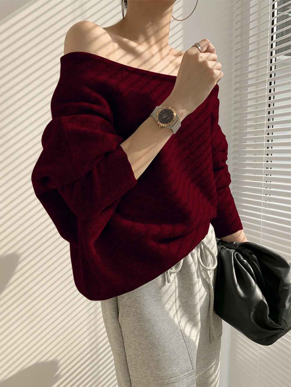Sweter oversize z odkrytymi ramionami casualowy