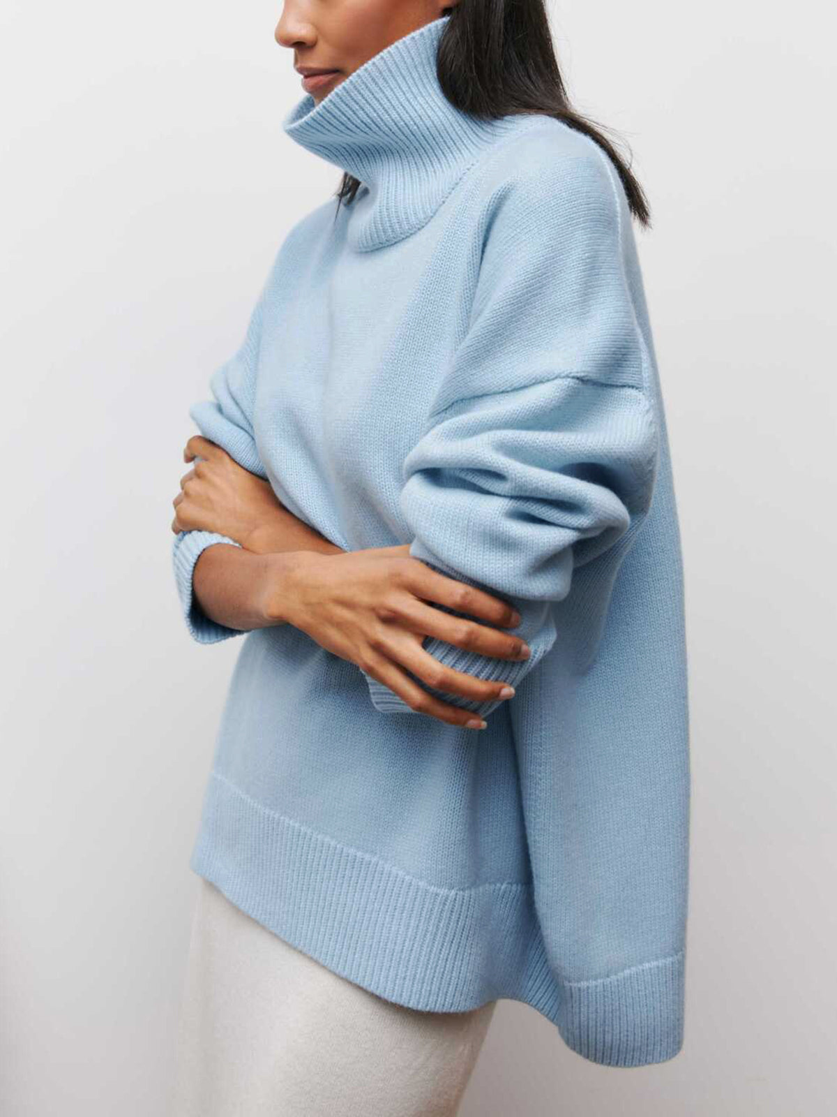 Sweter oversize z wysokim golfem i rękawami