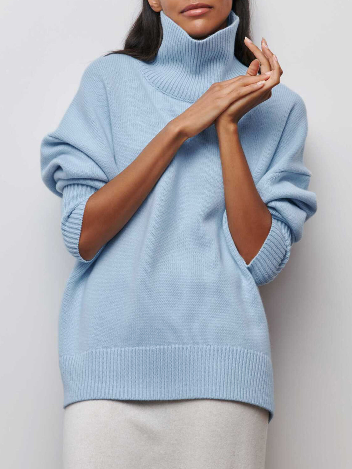 Sweter oversize z wysokim golfem i rękawami
