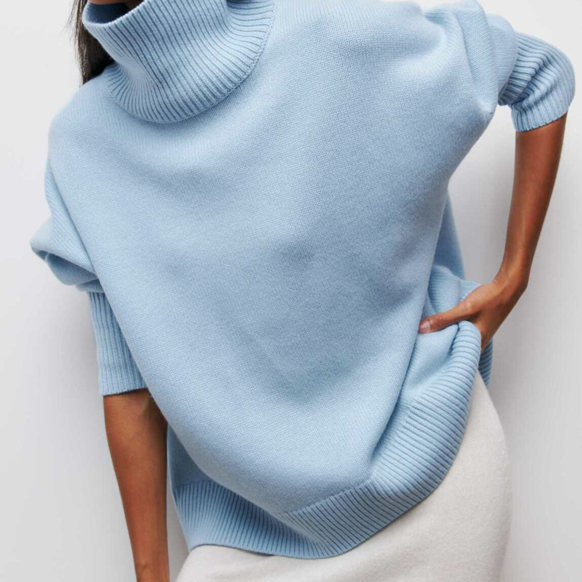 Sweter oversize z wysokim golfem i rękawami