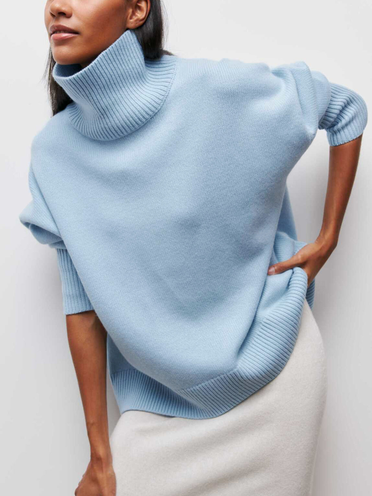 Sweter oversize z wysokim golfem i rękawami