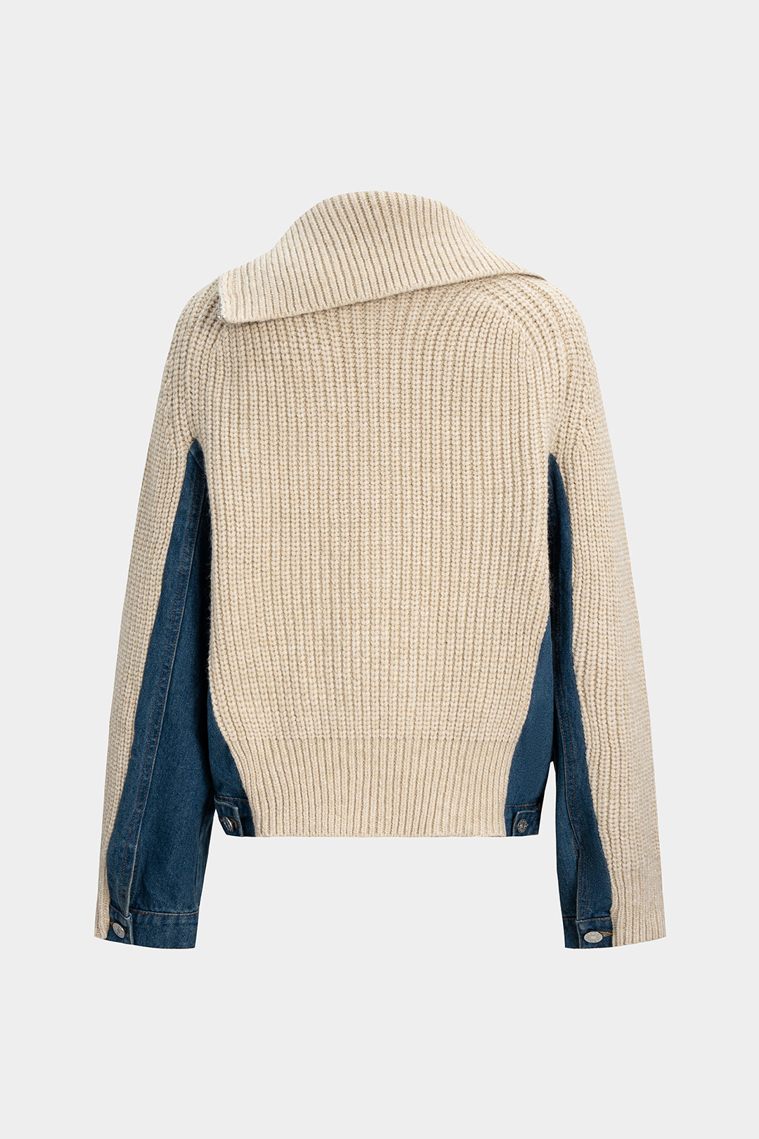 Sweter z asymetrycznym zamkiem i denimowymi wstawkami