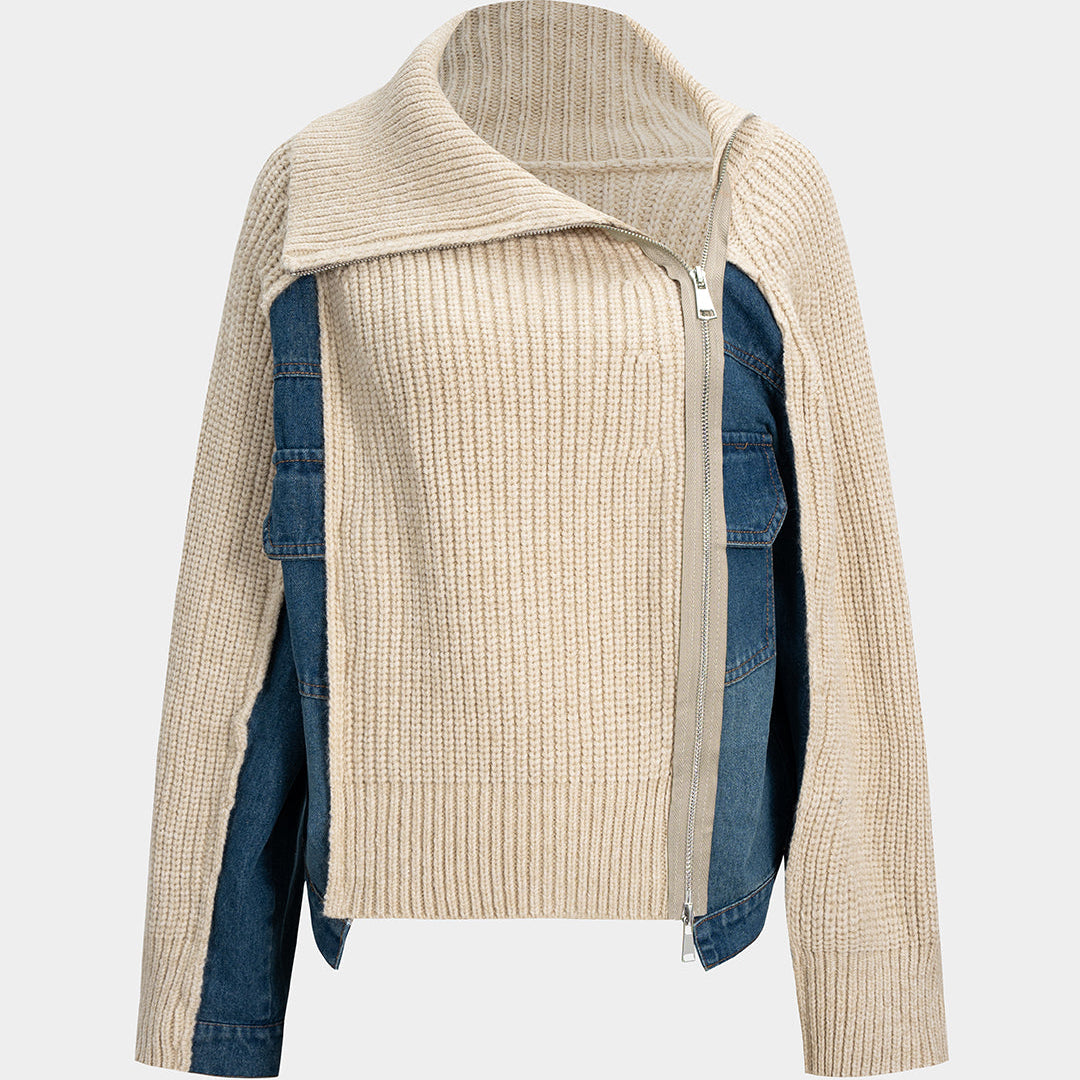 Sweter z asymetrycznym zamkiem i denimowymi wstawkami