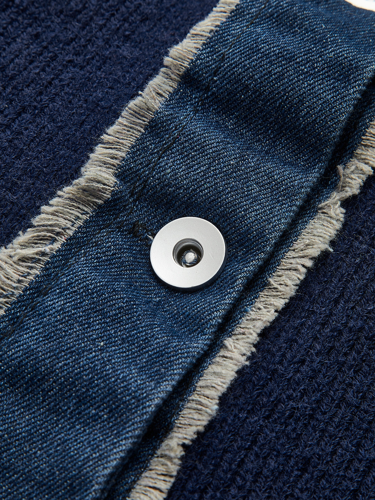 Sweter z dżinsowym kołnierzem i mankietami