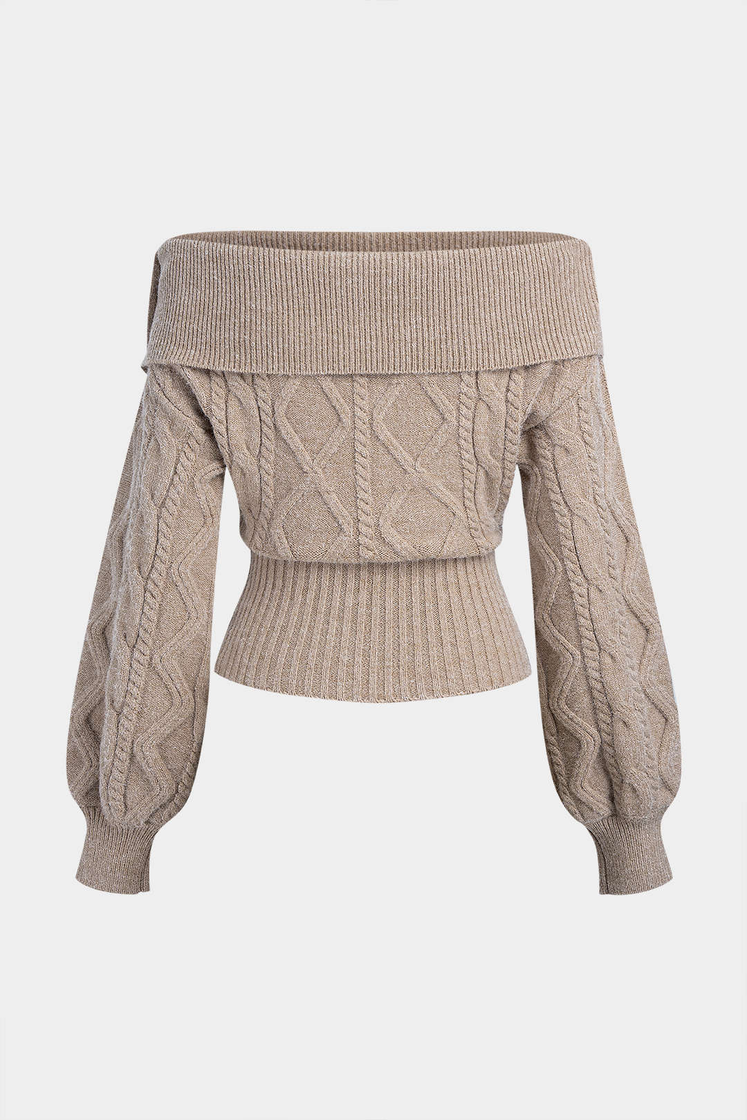 Sweter z odkrytymi ramionami i warkoczowym splotem