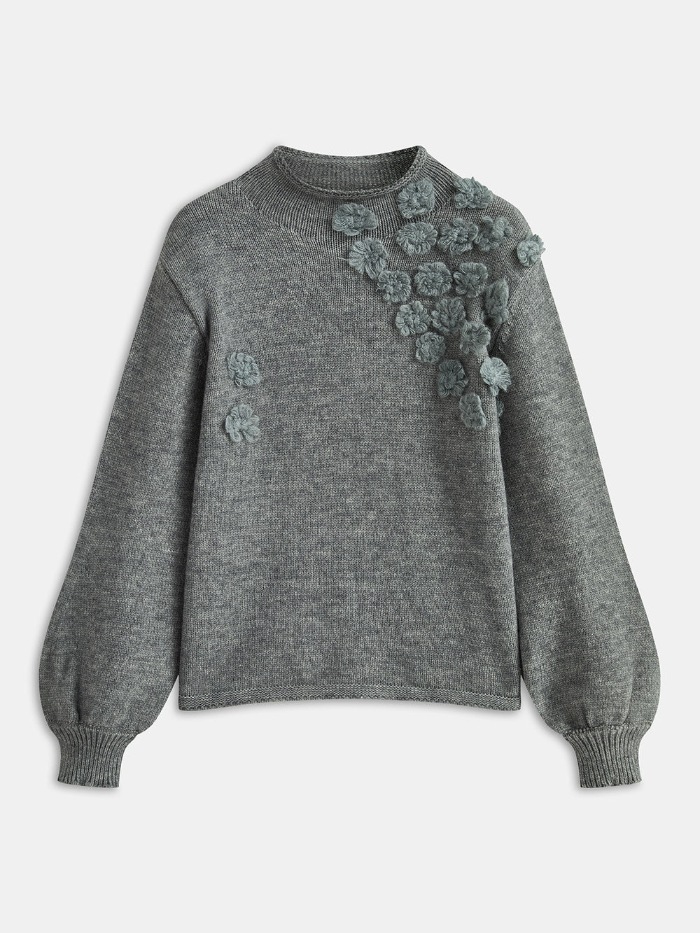 Sweter z ozdobnymi aplikacjami na ramieniu