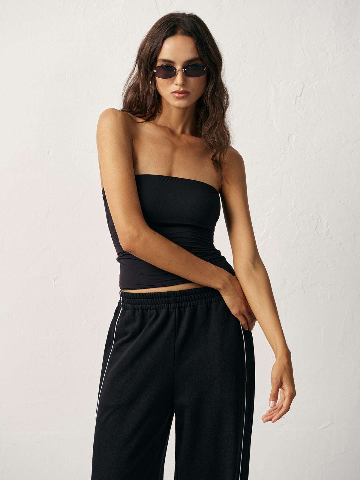 Top damski bez ramiączek z elastycznym wykończeniem