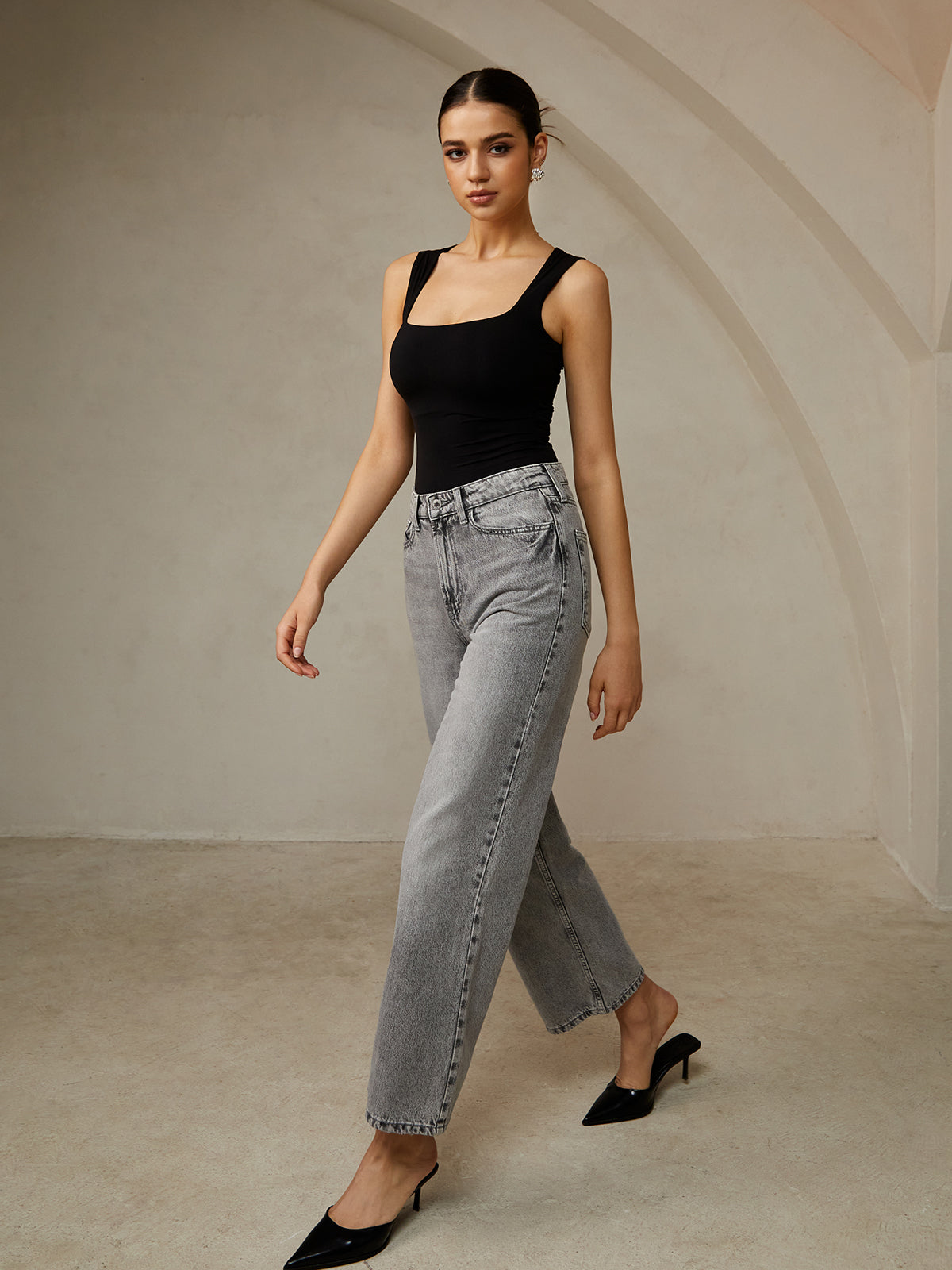 Top damski z kwadratowym dekoltem bez rękawów