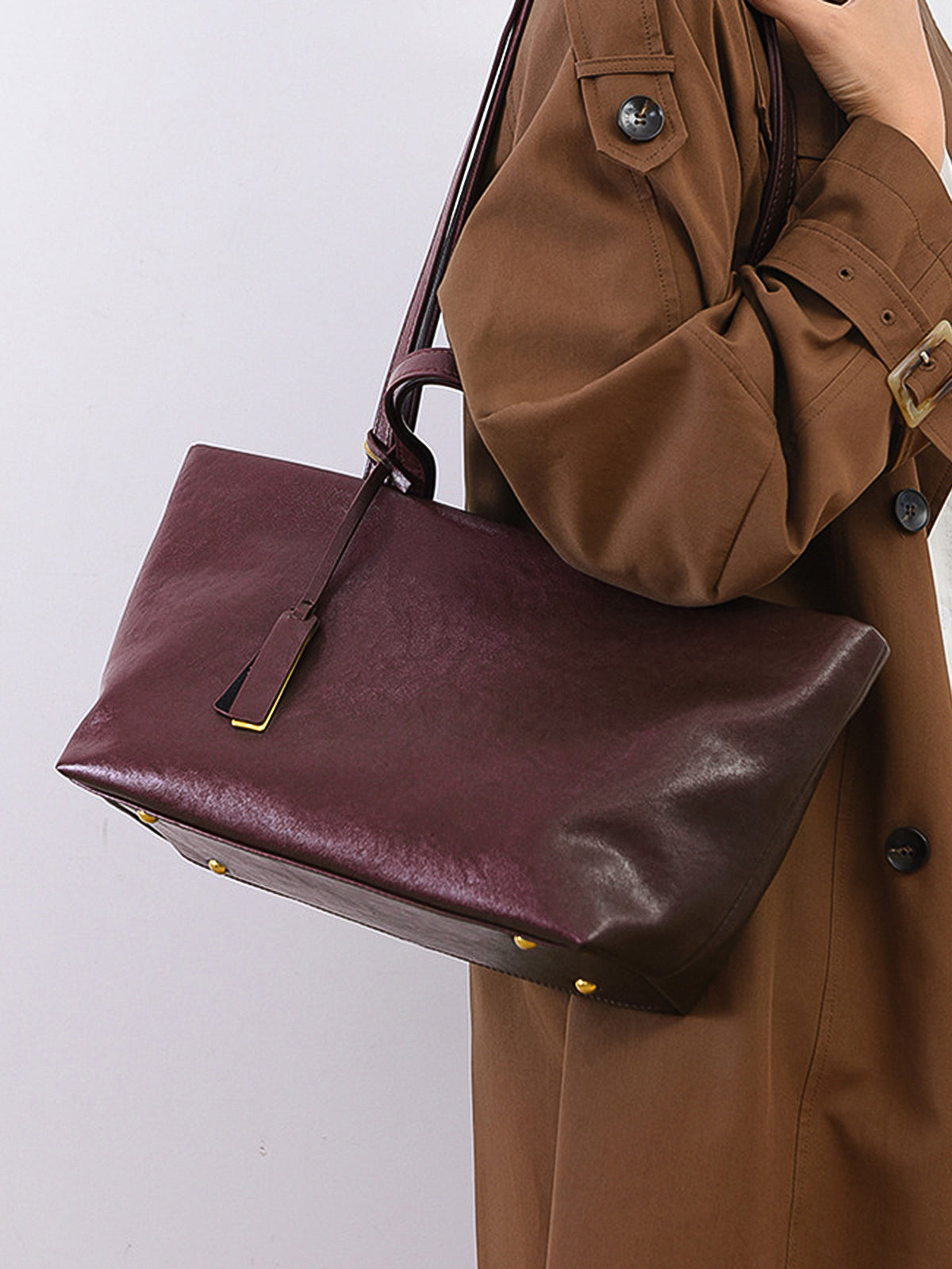 Torebka shopper z długimi uchwytami i zawieszką