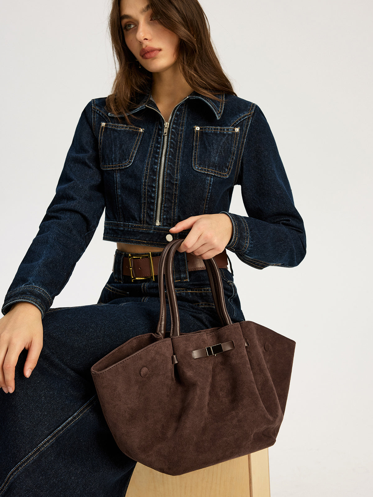 Torebka shopper z ozdobnym zapięciem na zatrzask